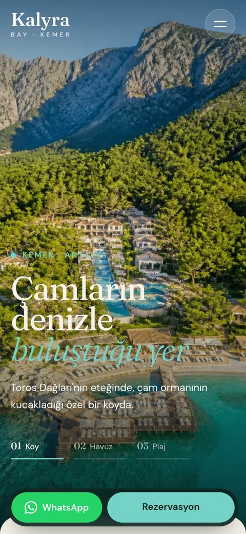 Kalyra Bay otel web sitesi demosu ana sayfası, mobil görünüm ve alt rezervasyon çubuğu